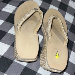 Volatile wedge flips Sandler sz 9 tan good used cons